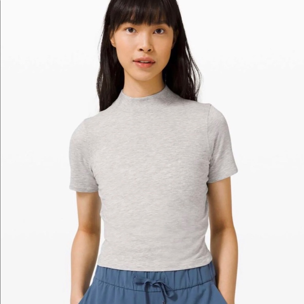Lululemon mock neck tee 10